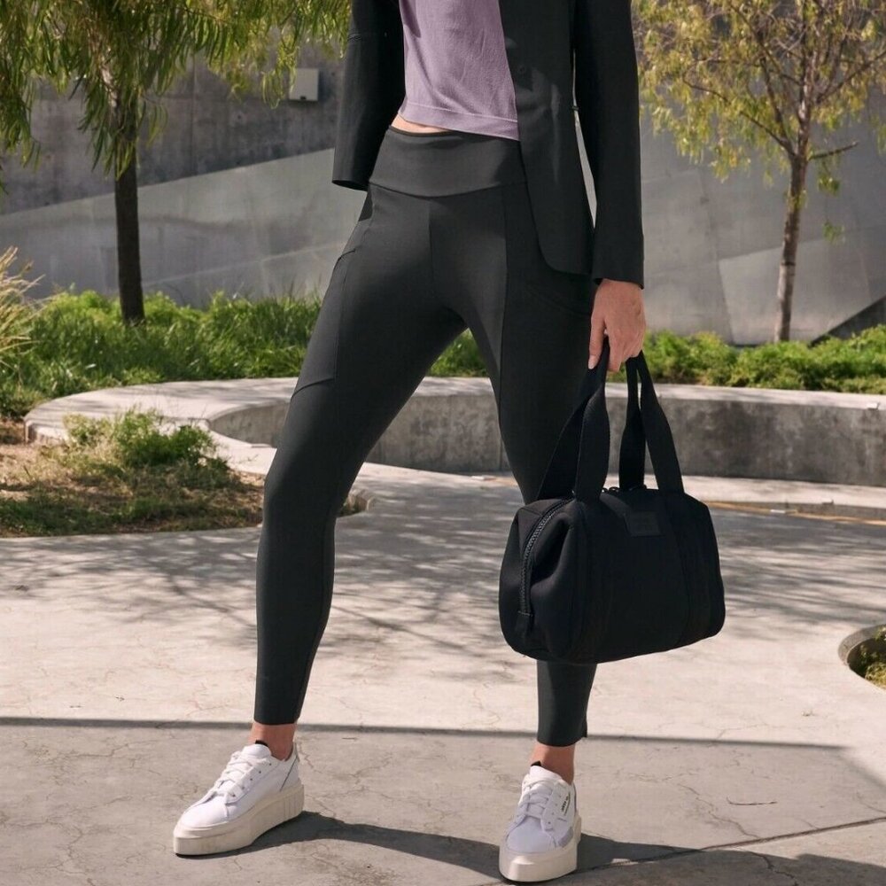 Athleta Stellar City Tight women's 6 black travel athleisure